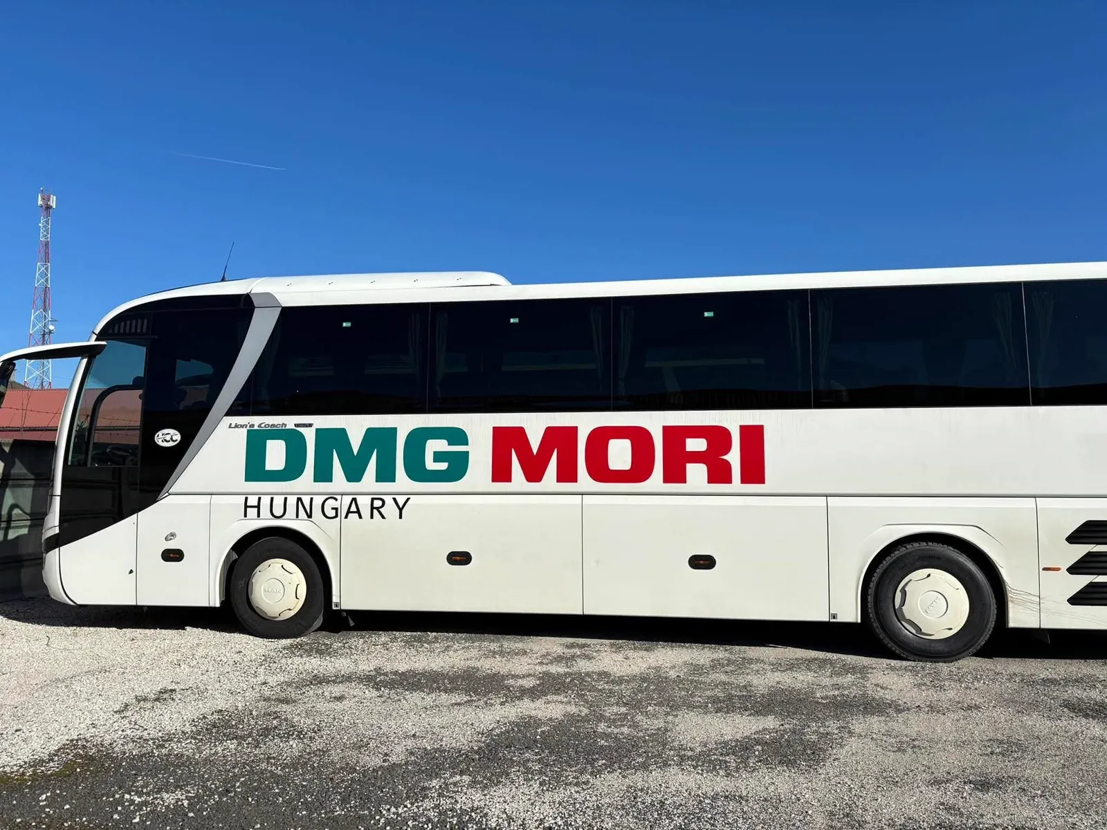 DMG Mori Hungary autóbusz oldalfóliázása